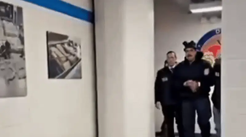 נשיא ונצואלה ניקולאס מדורו בהגעתו למעצר בארה"ב