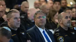 בן גביר ודני לוי בטקס טקס החלפת מפקד מחוז ירושלים, אולם ״אחר כותלינו״ במנהרות הכותל. 4 בינואר 2025