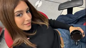 עדי זריפי עם חגורה של סן לורן