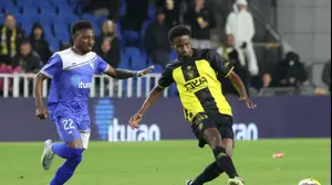 איילסון טבארש שחקן בית"ר ירושלים לפני מוסא עלי שחקן עירוני קרית שמונה