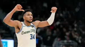 יאניס אנטטוקומפו, שחקן מילווקי באקס