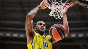 אושיי בריסט, מכבי תל אביב