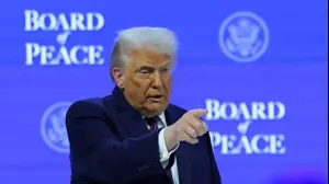 נשיא ארה"ב דונלד טראמפ, חתימת מנדט מועצת השלום, דאבוס שוויץ, 22 בינואר 2026
