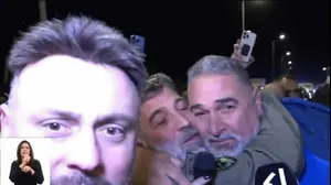 יוסי אלי מנסה לראיין את אביו של החטוף הנרצח רן גואילי, התוכנית "אזור בחירה"