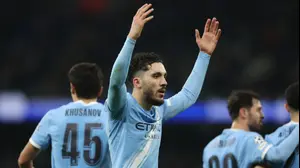 ריאן שרקי, קשר מנצ'סטר סיטי