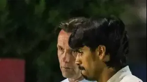 רוני דיילה, מאמן מכבי תל אביב, לצד דור פרץ