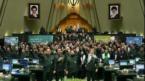 חברי פרלמנט באיראן לובשים מדים של משמרות המהפכה, 1 בפברואר 2026