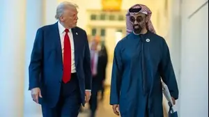 טראמפ מארח את היועץ לביטחון לאומי של איחוד האמירויות, השייח' טחנון בן זאיד אל-נהיאן, בבית הלבן, מרץ 2025