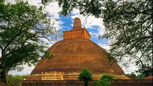 סטופת ג'טאוואנארמאיה בעיר העתיקה אנוראדאפורה, סרי לנקה