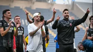 אלון תורג'מן, רותם חטואל, לירן סרדל שחקני הפועל חיפה חוגגים