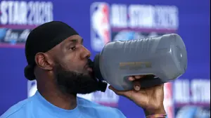 שחקן לוס אנג'לס לייקרס לברון ג'יימס