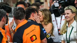 הדוגמנית מרגרידה קורסיירו עם לנדו נוריס אלוף פורמולה 1