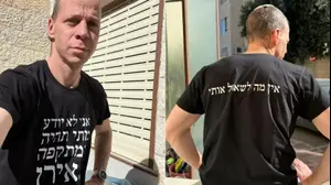 עמית סגל וחולצת איראן. פברואר 2026