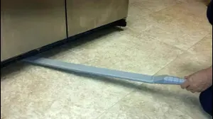 ניקוי מתחת למקרר