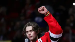 ג'ק יוז במדי ניו ג'רזי דווילס