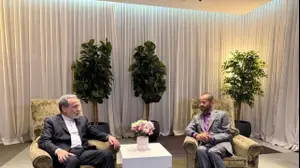 שר החוץ האיראני עבאס עראקצ'י נפגש עם שר החוץ העומאני סעיד באדר אלבוסעידי בז'נבה, שוויץ, 25 בפברואר 2026