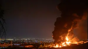 טהרן עולה באש לאחר תקיפות ישראליות