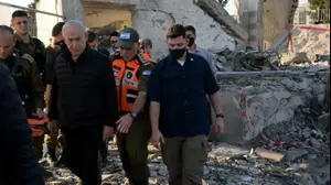 נתניהו בזירת הנפילה בבית שמש
