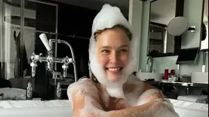 בר רפאלי באמבטיה