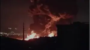 עשן מיתמר לאחר תקיפת חיל האויר, טהרן, איראן, 7 במרץ 2026