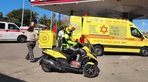 אמבולנס בזירת נפילת שברי היירוט מתל אביב