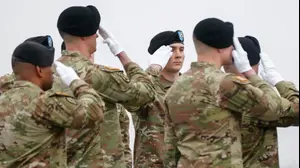 חיילים אמריקנים בהלוויה של חיילים שנהרגו במלחמה עם איראן