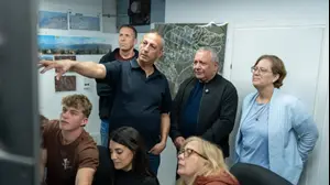 אייזנקוט במהלך ביקורו בגבול הצפון