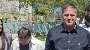 בזמן ביקור שר החינוך, יואב קיש, בבית הספר ביד מרדכי, התראה לפני אזעקה