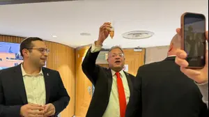 חברי כנסת חוגגים לאחר אישור הצעת חוק עונש מוות למחבלים, הכנסת, 30 במרץ 2026