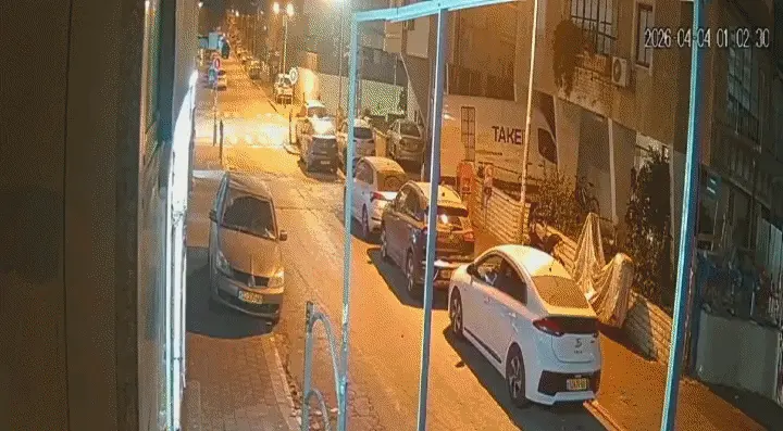 פגיעת רסיסי טילים מהירי מאיראן בלילה שבין שישי לשבת, בני ברק, 3 באפריל 2026