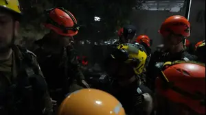 צוותי פיקוד העורף בזירת הנפילה בחיפה, 5 באפריל 2025