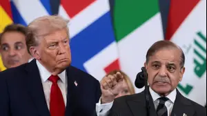 ראש ממשלת פקיסטן לצד דונלד טראמפ