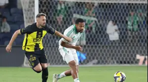 קנג'י גורה שחקן מכבי חיפה מול עומר אצילי שחקן בית"ר ירושלים