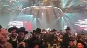 אירוע של חסידות גור באולם אירועים בערב יום הזיכרון