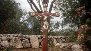 פסל בדמות ישו שהציב צה"ל בכפר דבל - לאחר שחייל תועד מנתץ אותו בלבנון