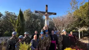 פסל ישו שהוצב בכפר על ידי הגדוד האיטלקי של חיילי יוניפי"ל