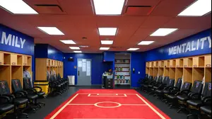 חדר הלבשה, כדורגל