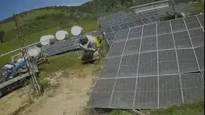 תיעוד של כוחות צה"ל הורסים לוחות סולאריים בכפר בלבנון