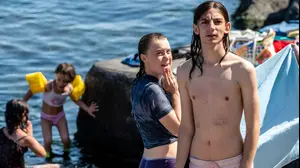 גרטה תונברג ומי שהוא ככל הנראה בן זוגה כריס קבון