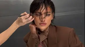 יעל שלביה בצילומים למיקי בוגנים