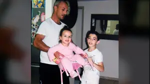 גדי ויכמן ז"ל עם ילדיו