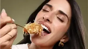 הברקה או הזייה? עוגת הצ'יפס של עומר לוי  והשף יוסי שטרית