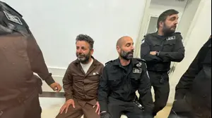 סייף אבו קשק פעיל המשט לעזה שהובא לחקירה בארץ, דיון הארכת מעצר בבימ"ש השלום אשקלון, 5 במאי 2026