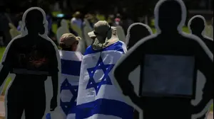 אדם עם דגל ישראל בסידני, אוסטרליה