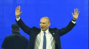 מפגש נפתלי בנט ויאיר לפיד. גני התערוכה - תל אביב-יפו
