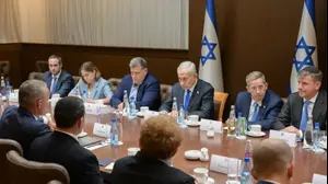 ראש הממשלה בנימין נתניהו בפגישה עם הנציג העליון של ״מועצת השלום״ לעזה, ניקולאי מלאדנוב וצוותו, 13 במאי 2026