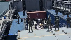השר לביטחון לאומי, איתמר בן גביר על ספינה מול פעילי המשט לעזה, בנמל אשדוד, 20 במאי 2026