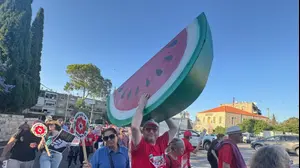 חבר הכנסת עופר כסיף בהפגנה