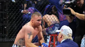 ג'סטין גייצ'י ודונלד טראמפ בסיום קרב ה-UFC בבית הלבן