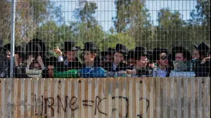מחאה של אלפי חרדים נגד מעצרם של עריקים, כלא 10, 17 ביוני 2026